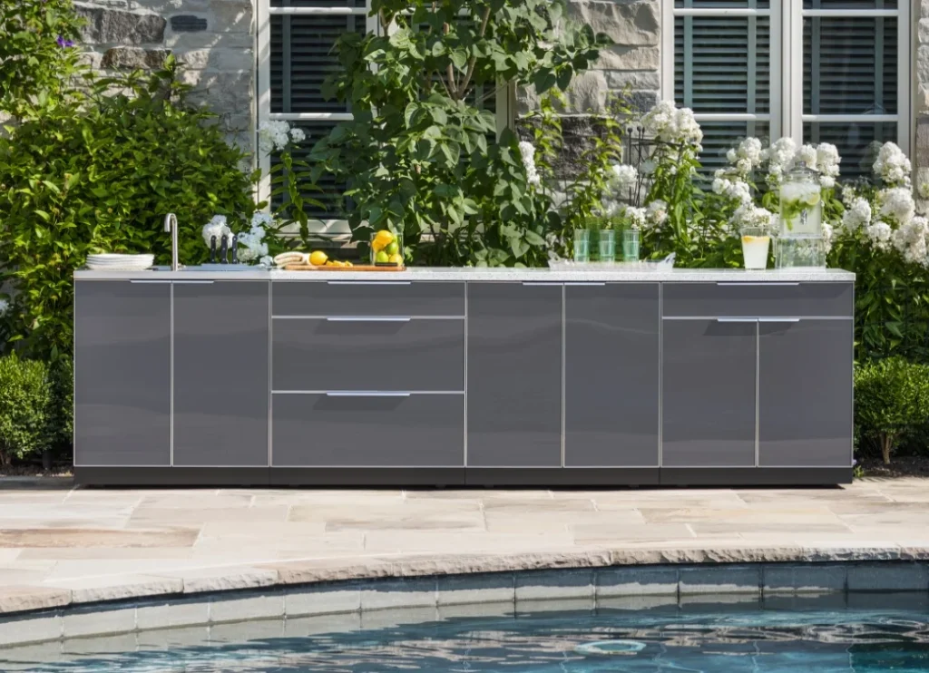 Prefabricated Outdoor Kitchen Aluminum in Backyard